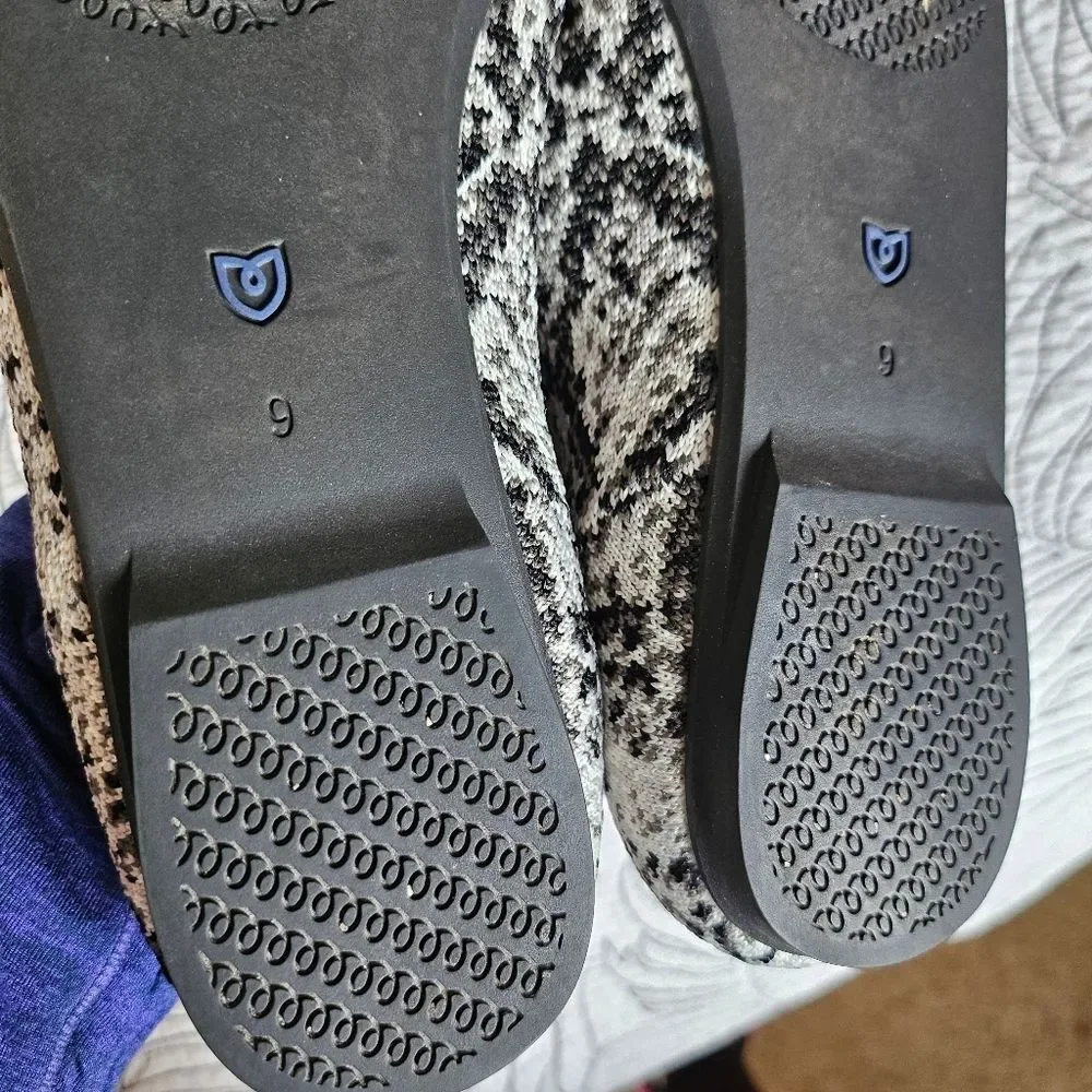 EUC Rothy’s White Python Snake Almond Loafers Flats Black Size 9